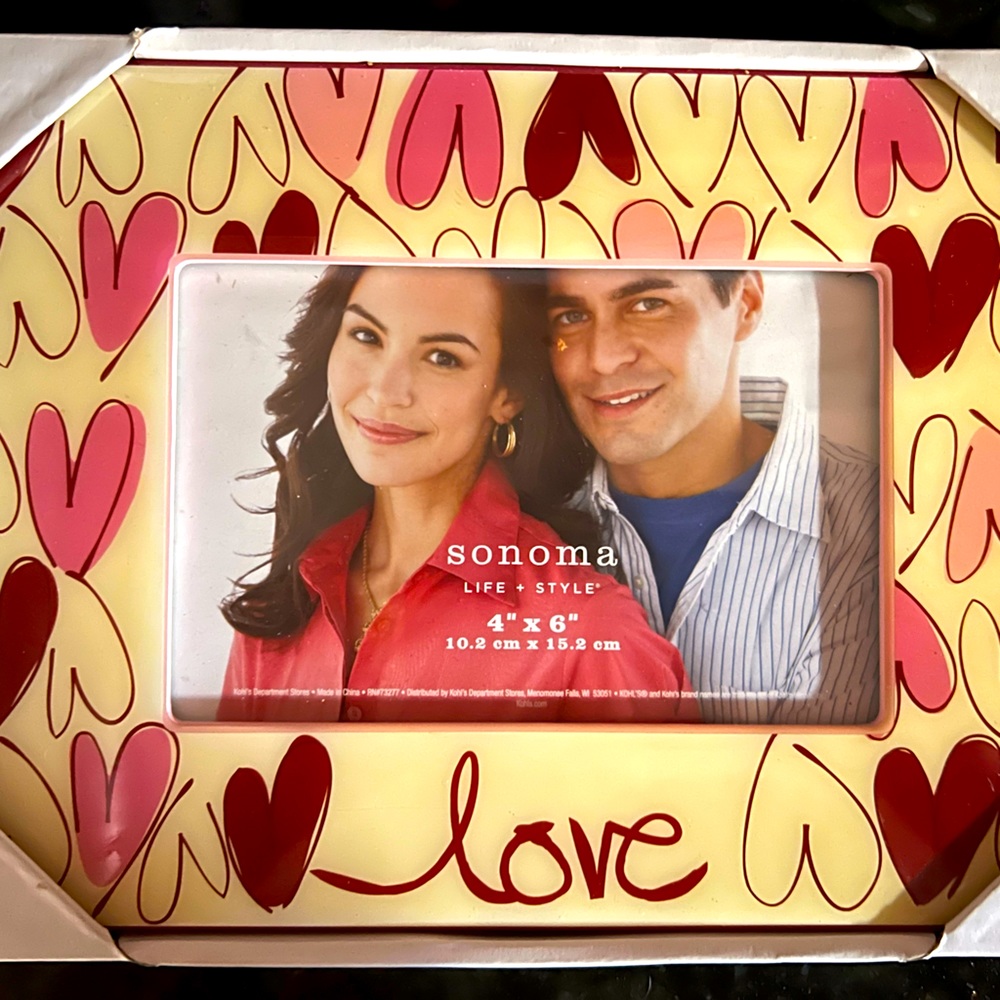 Picture frame with hearts 4x6in